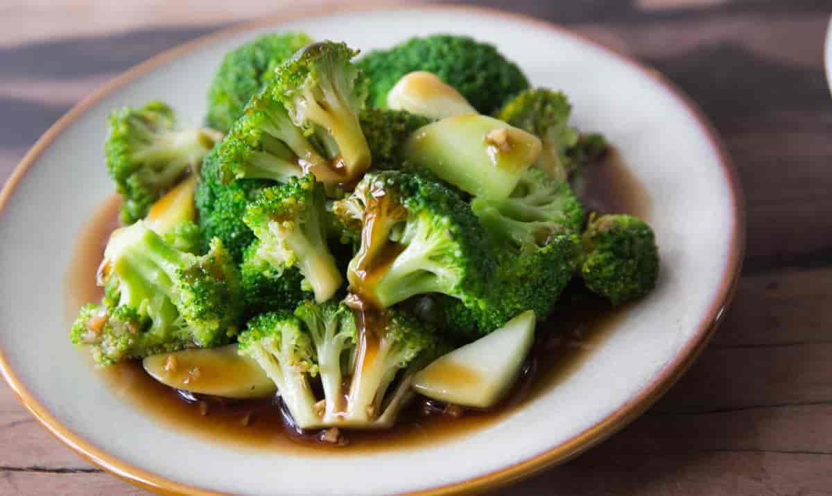 broccoli-with-oyster-sauce-min